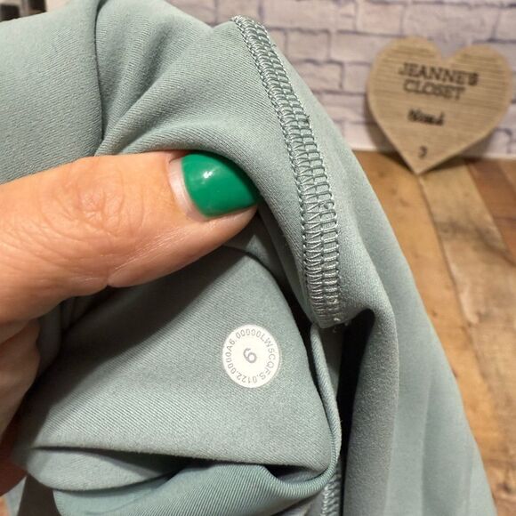 Lululemon Invigorate High-Rise Tight 25"
Misty Glade size 6 - Picture 12 of 14